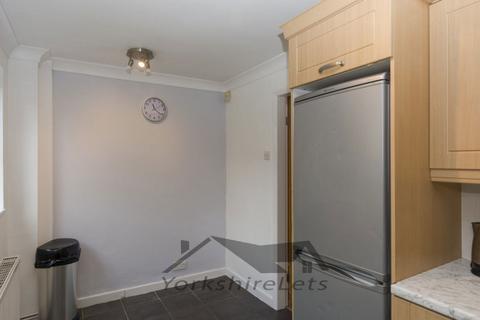 3 bedroom house to rent, Fosse Way, Leeds LS25