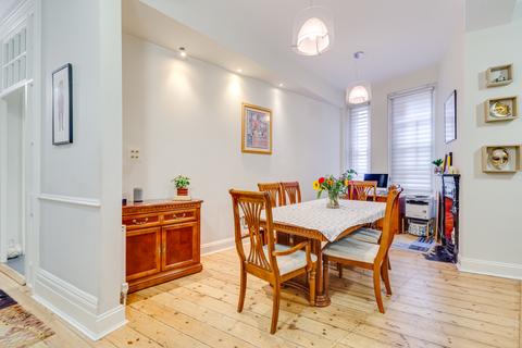 3 bedroom flat for sale, Fitzjames Avenue, West Kensington, London