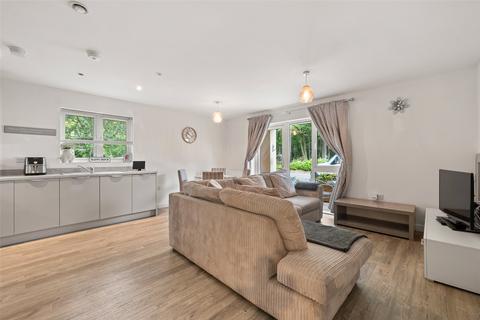 2 bedroom apartment for sale, Hurst Avenue, Camberley GU17