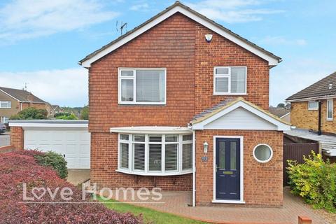 4 bedroom detached house for sale, Turnpike Drive, Luton, LU3 3RB