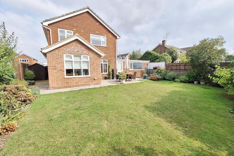 4 bedroom detached house for sale, Turnpike Drive, Luton, LU3 3RB