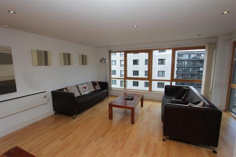 2 bedroom flat to rent, Mcclintock House, Leeds Dock