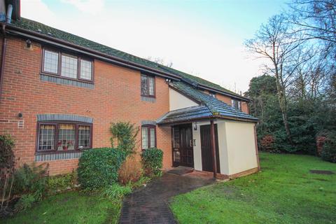 2 bedroom apartment to rent, Campbell Close, Hampshire GU46