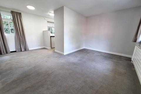 2 bedroom terraced house to rent, Elmhurst Road