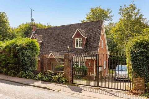 4 bedroom detached house for sale, Borers Arms Road, Crawley RH10