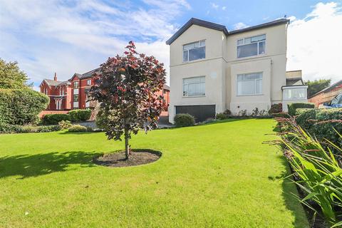 2 bedroom apartment for sale, Westcliffe Road, Southport PR8