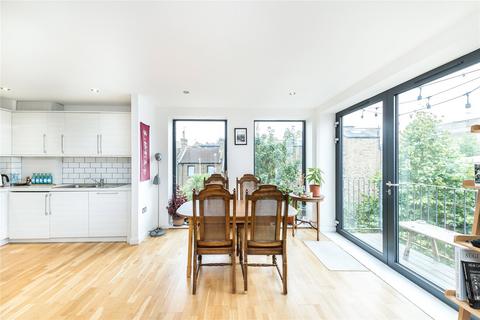 4 Hayes Mews, London, SE8 4EQ