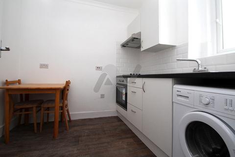 Studio to rent, Broadway Parade, London N8