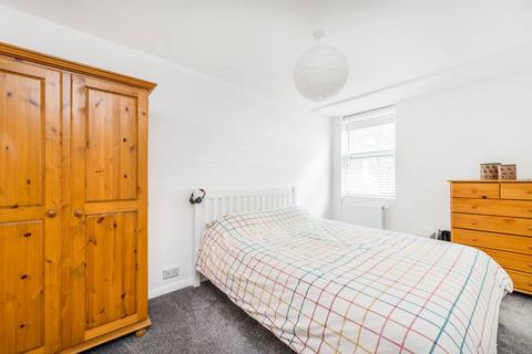 2 bedroom maisonette to rent, Dartmouth Close, Westbourne Grove, London, W11