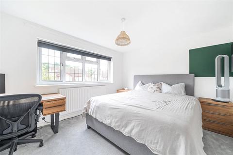 33 Northfield, Lightwater, GU18 5YR