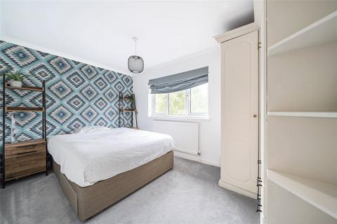 33 Northfield, Lightwater, GU18 5YR