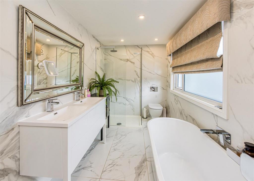 The Sytch-En suite A.jpg