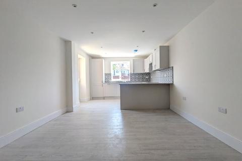 3 bedroom end of terrace house for sale, Feltham, TW14