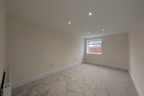 3 bedroom end of terrace house for sale, Feltham, TW14