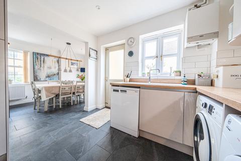 2 Lime Walk, Witney, OX28 1AP
