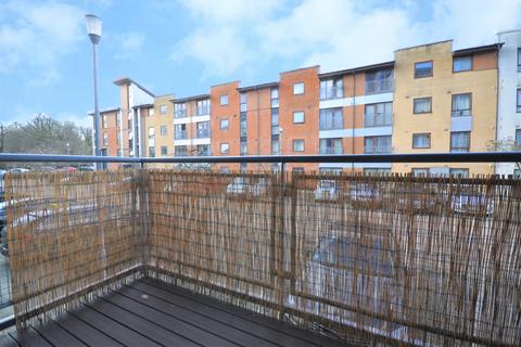 2 bedroom apartment to rent, Commonwealth Drive, Three Bridges, RH10