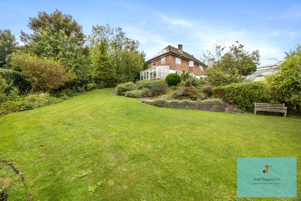Withdean Road, Brighton, BN1 6 bed detached house - £1,300,000