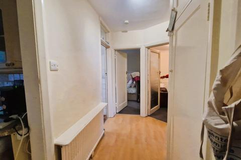 2 bedroom flat to rent, Brook Avenue, Edgware HA8