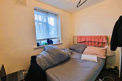 2 bedroom flat to rent, Brook Avenue, Edgware HA8