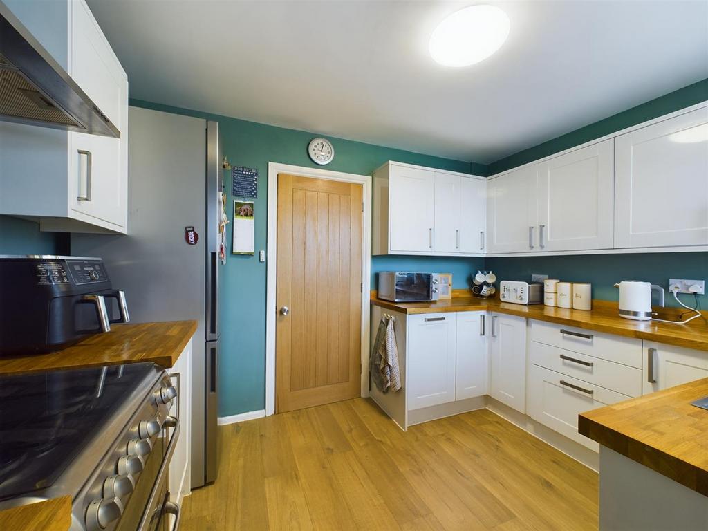 Kitchen 4.jpg