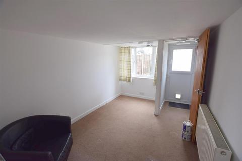 1 bedroom end of terrace house to rent, St. Johns Close, Mildenhall IP28