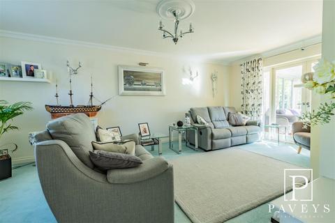 50 Fourth Avenue, Frinton-on-sea, CO13 9DX