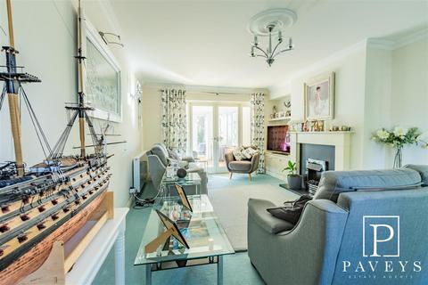 50 Fourth Avenue, Frinton-on-sea, CO13 9DX
