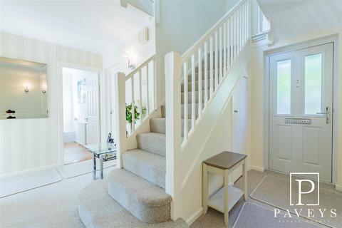 50 Fourth Avenue, Frinton-on-sea, CO13 9DX