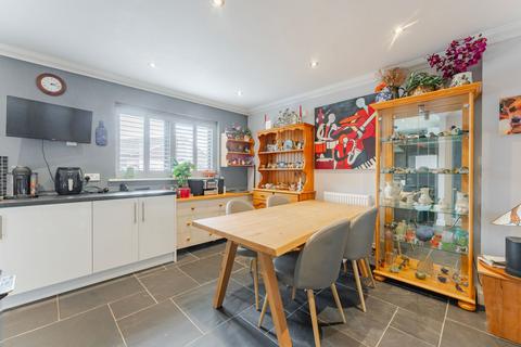 4 bedroom semi-detached house for sale, Bertram Way, Norwich