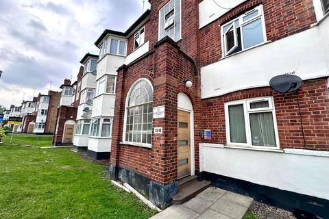 3 bedroom flat to rent, High Mead