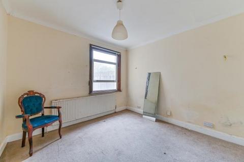 3 bedroom semi-detached house for sale, Dagnall Park, London, SE25 6NS