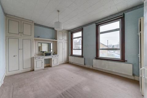 66 Dagnall Park, London, SE25 6NS