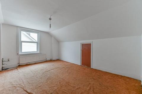 66 Dagnall Park, London, SE25 6NS