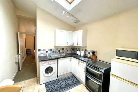 1 bedroom flat to rent, Rusham Road, Egham, Surrey, TW20