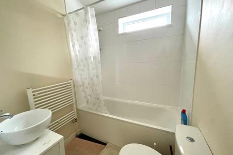 1 bedroom flat to rent, Rusham Road, Egham, Surrey, TW20