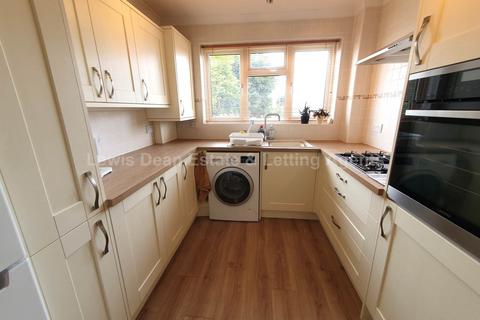 2 bedroom flat to rent, Lytchett Matravers Two Bedroom Flat with Garage