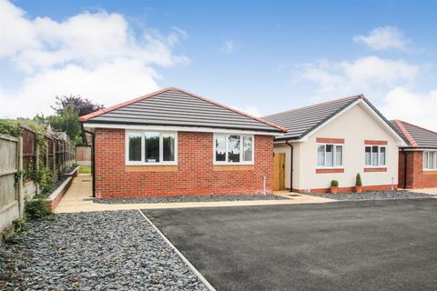 2 bedroom detached bungalow to rent, High Street, Weston Rhyn