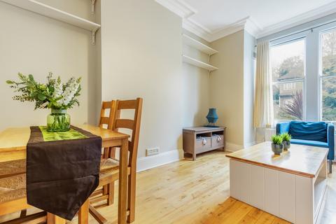 2 bedroom apartment to rent, Knollys Road London SW16