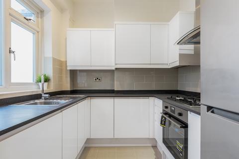 2 bedroom apartment to rent, Knollys Road London SW16