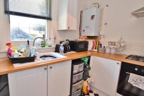 2 bedroom flat to rent, Kingsnorth Gardens, Folkestone