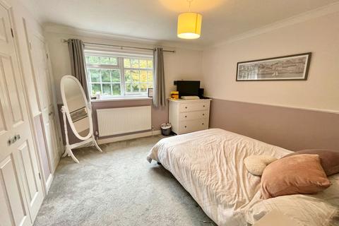 67 Cophams Close, Solihull, B92 9JJ
