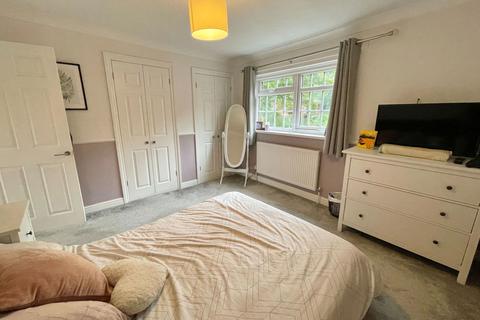 67 Cophams Close, Solihull, B92 9JJ