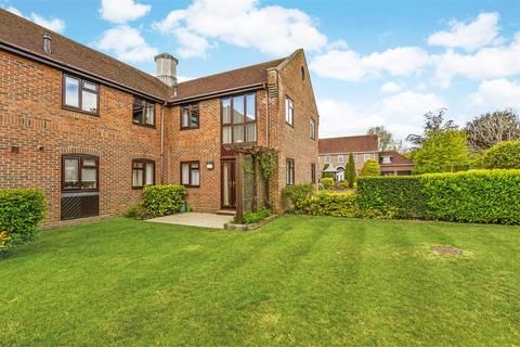 2 bedroom apartment for sale, Tudor Close, Chichester