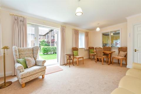 2 bedroom apartment for sale, Tudor Close, Chichester