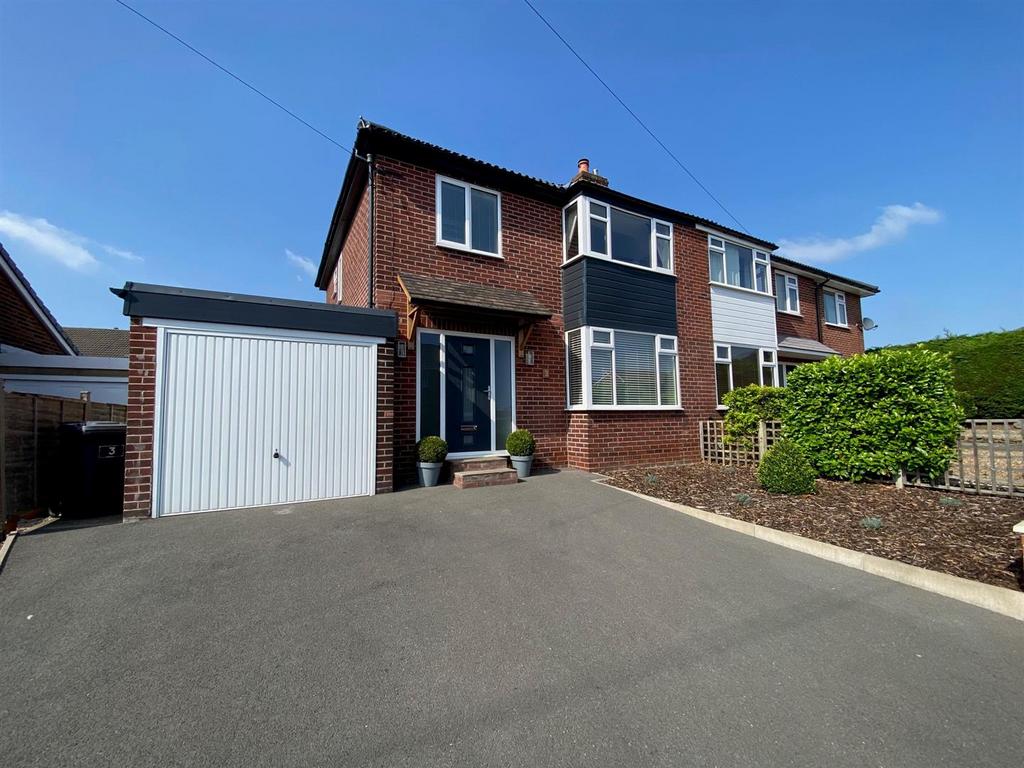 Beechwood Avenue, Mirfield 3 bed semidetached house for sale £300,000