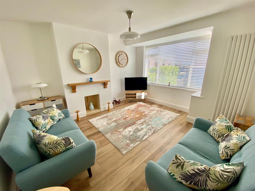 Beechwood Avenue, Mirfield 3 bed semidetached house for sale £300,000