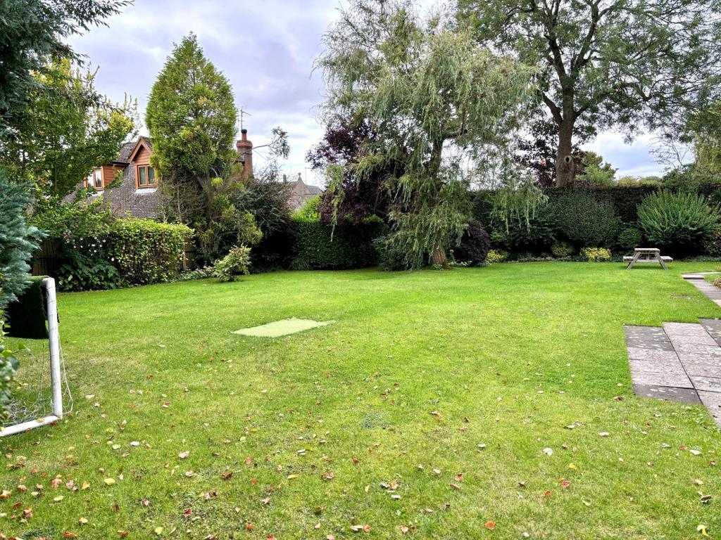 Winterbourne Monkton, SN4 9NW 4 bed detached house for sale £850,000