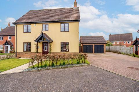 4 bedroom detached house to rent, Hazel Grove, Dereham