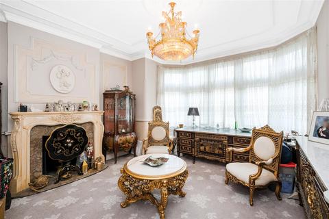 10 Glebelands Avenue, London, E18 2AB
