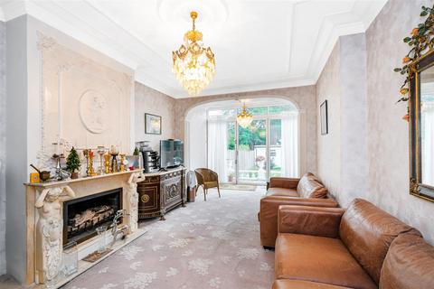 10 Glebelands Avenue, London, E18 2AB